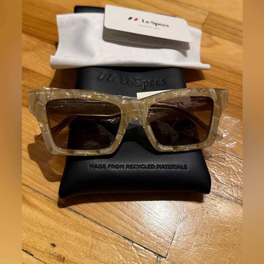 Le Specs Gold Seashell Sunglasses New with Tags- Giftable